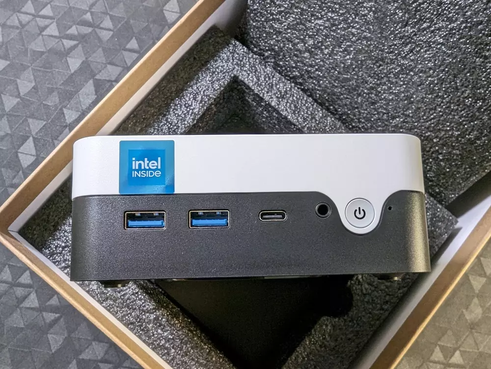 Anschlüsse an der Vorderseite