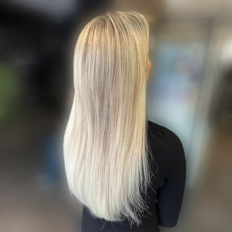 Embrace Silver Blonde Elegance with Hair Thoughts Hairextensions at Bonje Hairmaxx Salon Veva Brands Great Hair beautiful Lengths