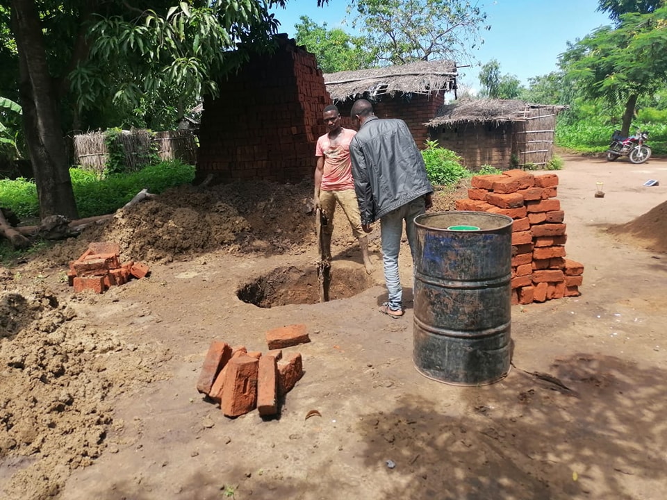 Empezando pozo Ummah, Malawi.