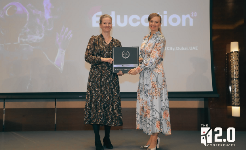 Videnskabsklubbens direktør får overrakt prisen "Outstanding Leadership Award" ved uddannelseskonference Education 2.0 i Dubai.