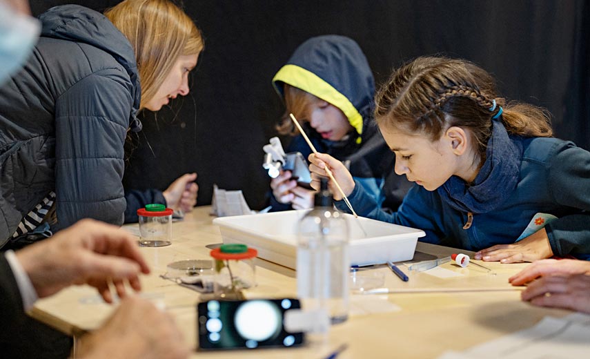 I videnskabsklub for familier er hele familien velkommen