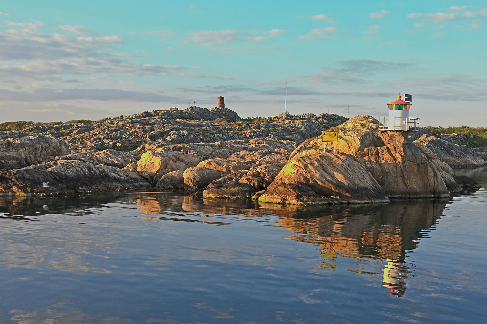 <span class="uc_style_uc_tiles_grid_image_elementor_uc_items_attribute_title" style="color:#ffffff;">Känsö torn och Känsö Knapp</span>