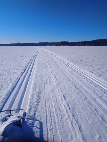 Skidspår över Viksjön