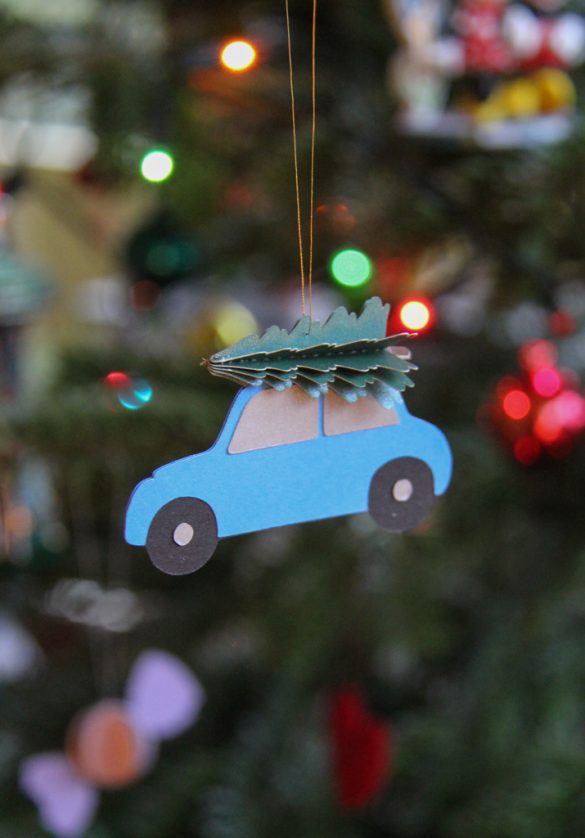 Bil med Juletræ