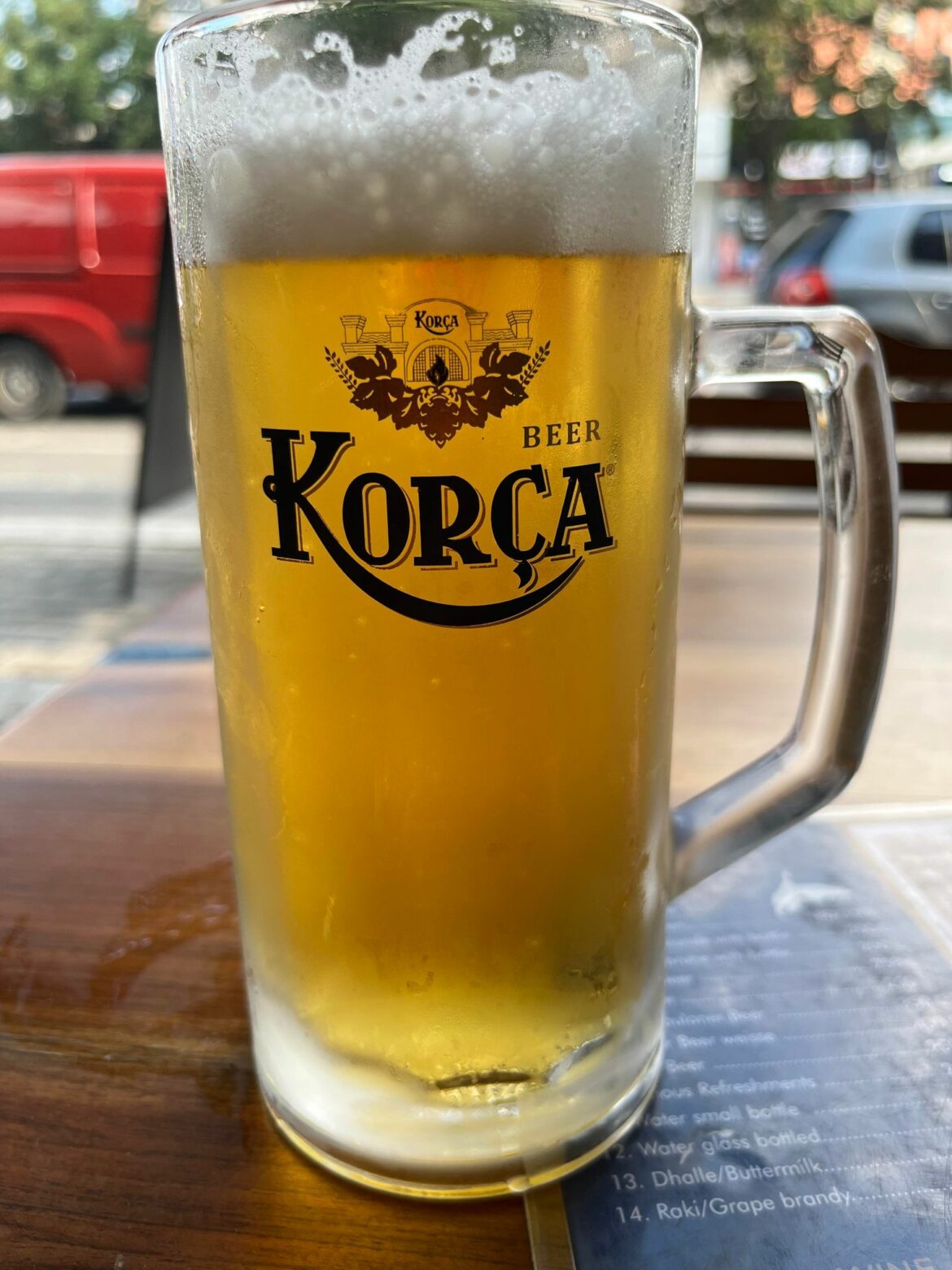 Når du er i Albanien skal du nyde Korça øl