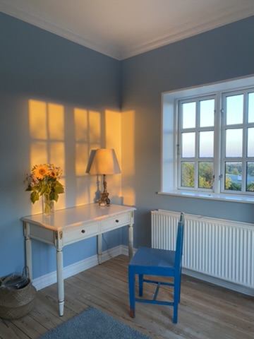Billede af skrivebord på det blå værelse på Villa Albeck Bed and Breakfast