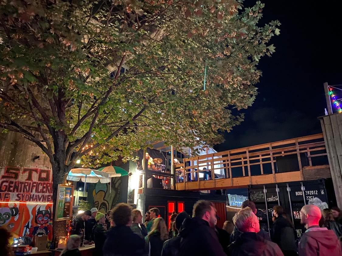 Hyggelige Kasa Kasa by night. Foto, Kio Jørgensen Ng