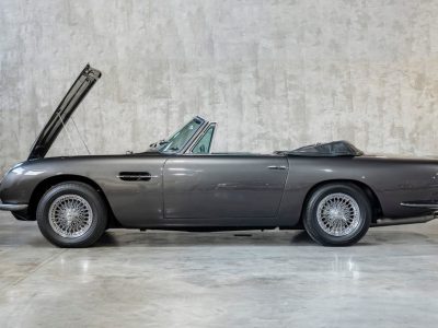 Aston Martin DB6 Vantage Volante