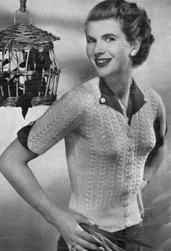 Knitting pattern for a 1940s lady's knitted cardigan with removable cuffs - wartime economy.