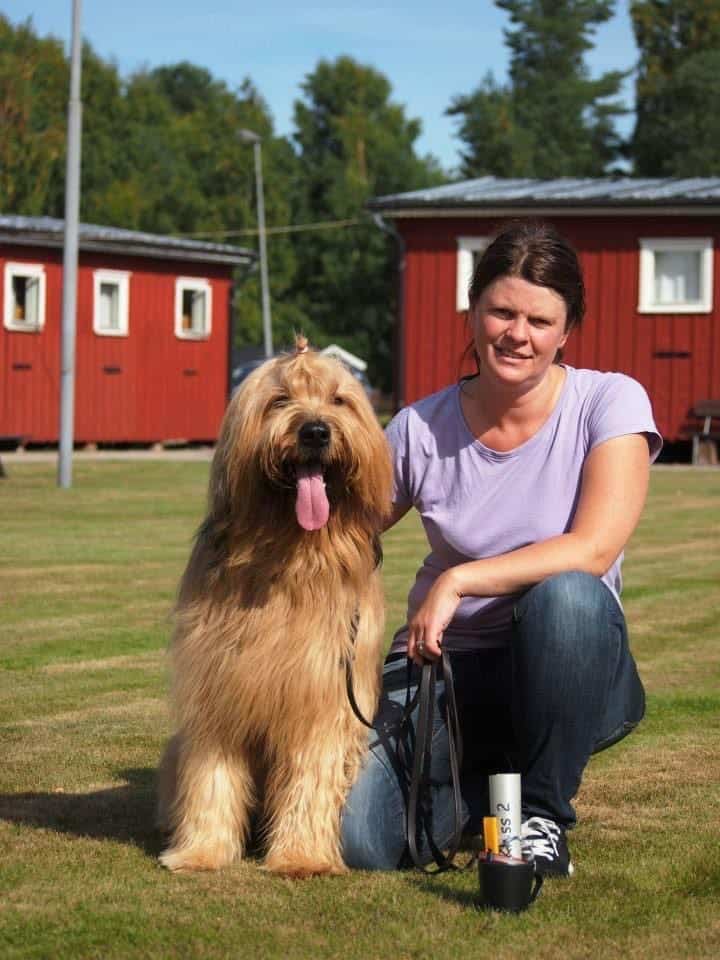 virtuella assistenten Maria med sin hund
