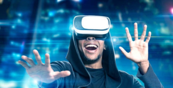 Virtual Devices, VR Technology and 5G