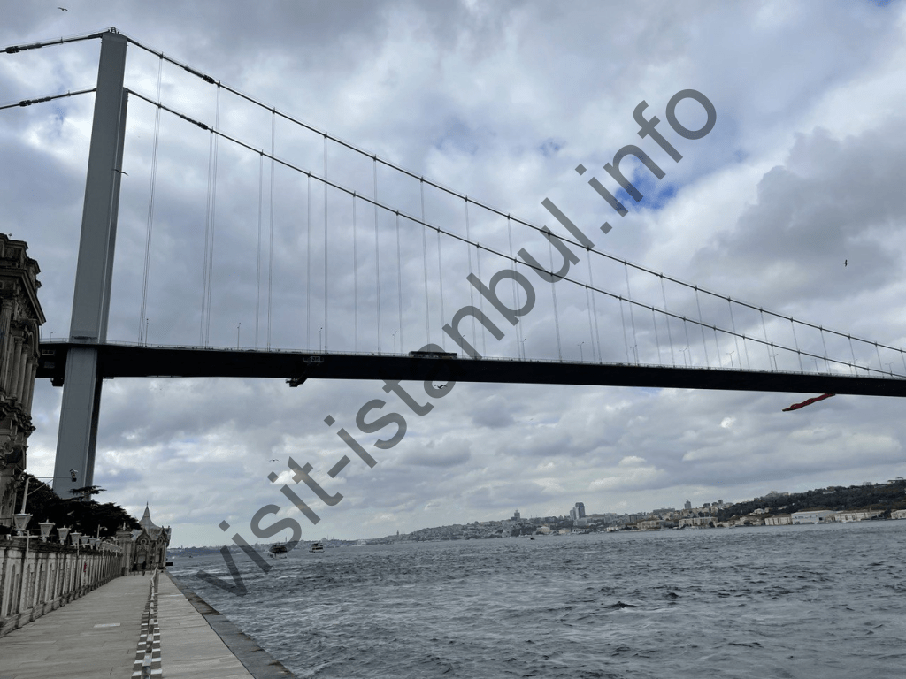 личная набережная султана и мост через Босфор