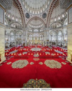 Вид мечети Фатих внутри