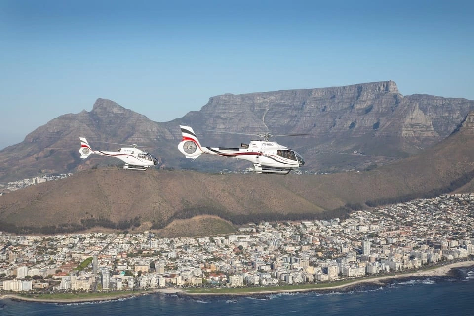 helicopter ride Cape Town - Hubschrauberflug in Kapstadt - Vol en hélicoptère au Cap - Vuelo en Helicóptero en Ciudad del Cabo - Giro in elicottero a Città del Capo - Helikopterrit in Kaapstad