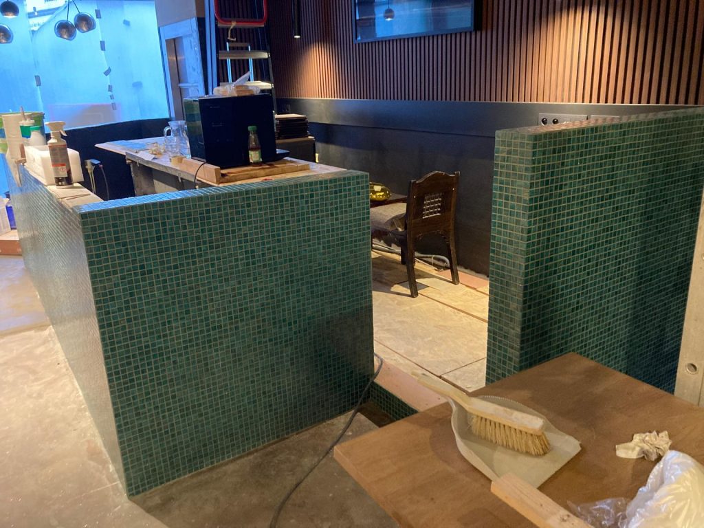 Afbeelding van WhatsApp op 2024-10-14 om 11.48.27_bcf1e1cc Realisatie badkamer en wandtegels door Vloerwerken Azou — project 9