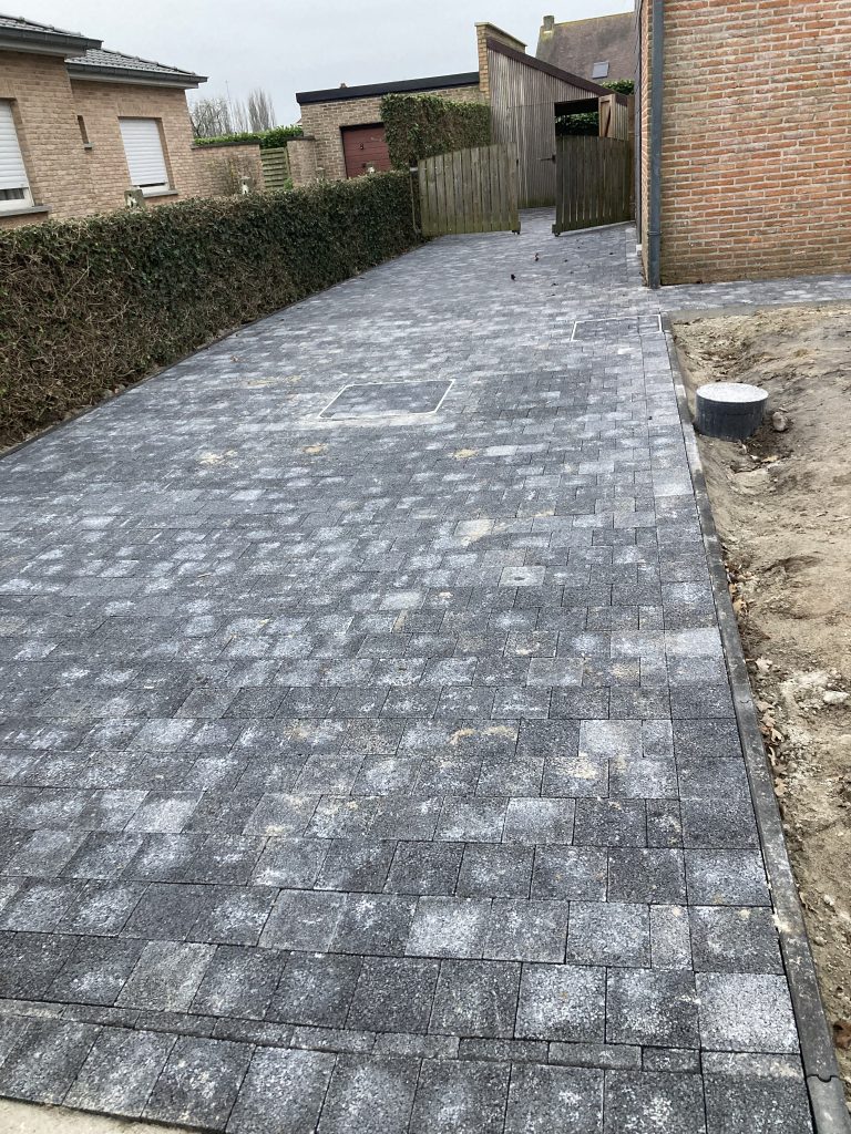 Realisatie terras of oprit aangelegd door Vloerwerken Azou — project 10