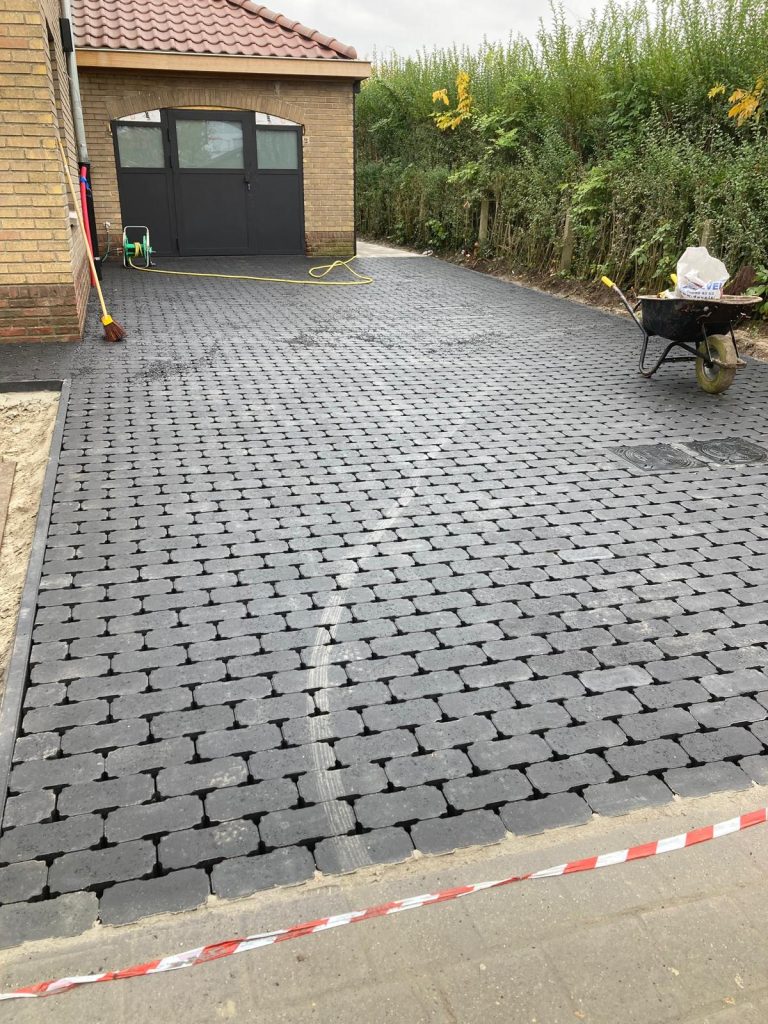 Realisatie terras of oprit aangelegd door Vloerwerken Azou — project 6