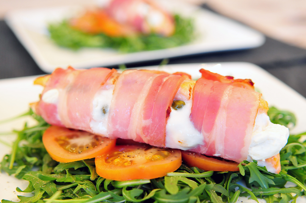 Zalm uit de oven met spek en geitenkaas