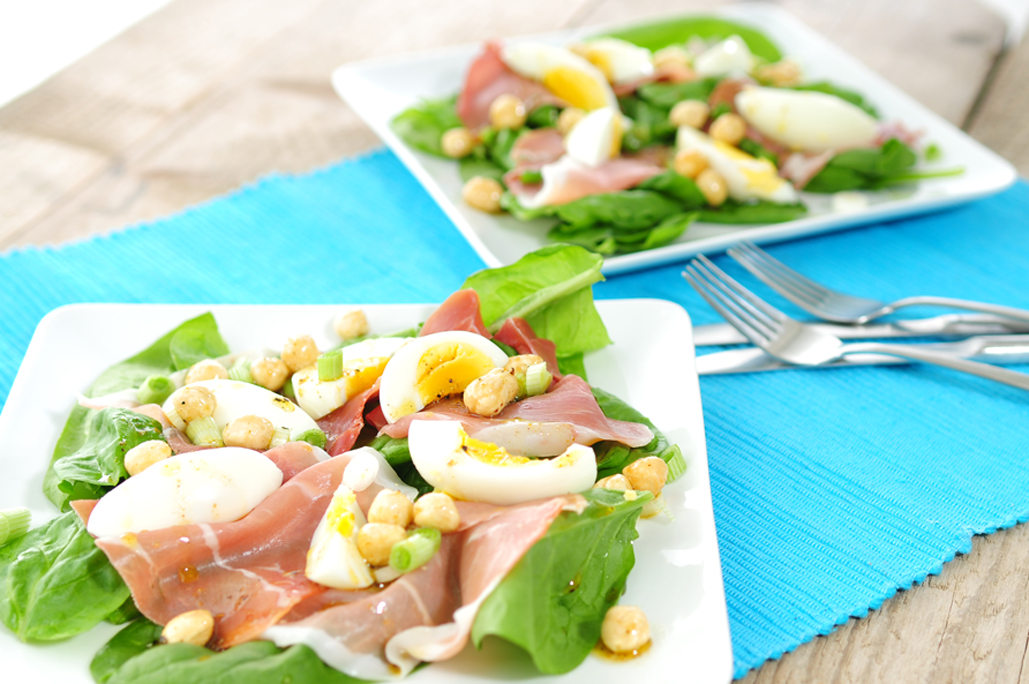 Spinazie-salade-serranoham-hazelnoten