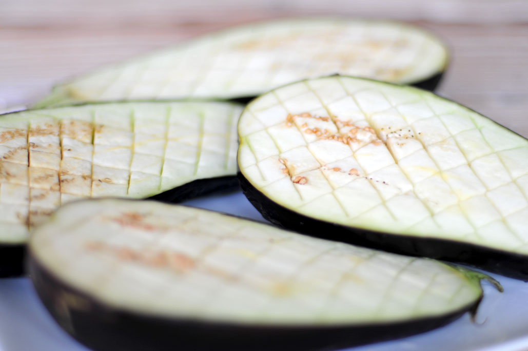 Aubergine uit de oven met serranoham en kaas