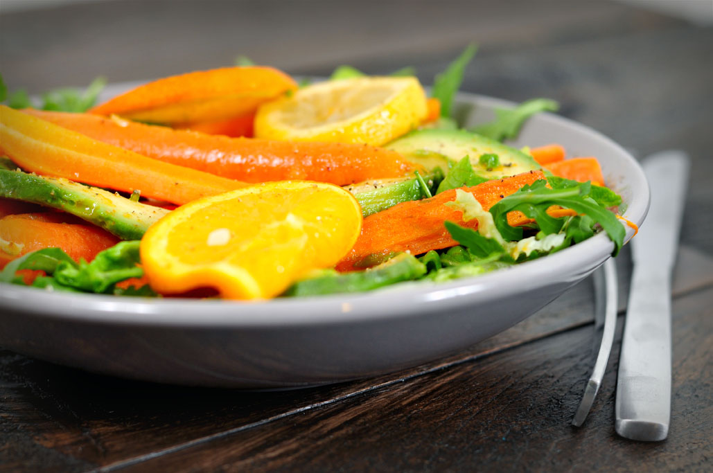 avocado salade met gegrilde wortel