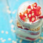 Greek style yoghurt met haver en aardbeien