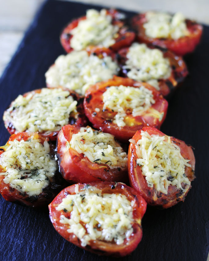 Gegrilde knoflooktomaten