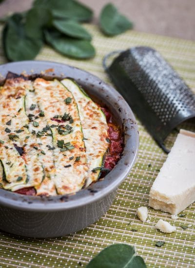 Courgette lasagne met kip en salie