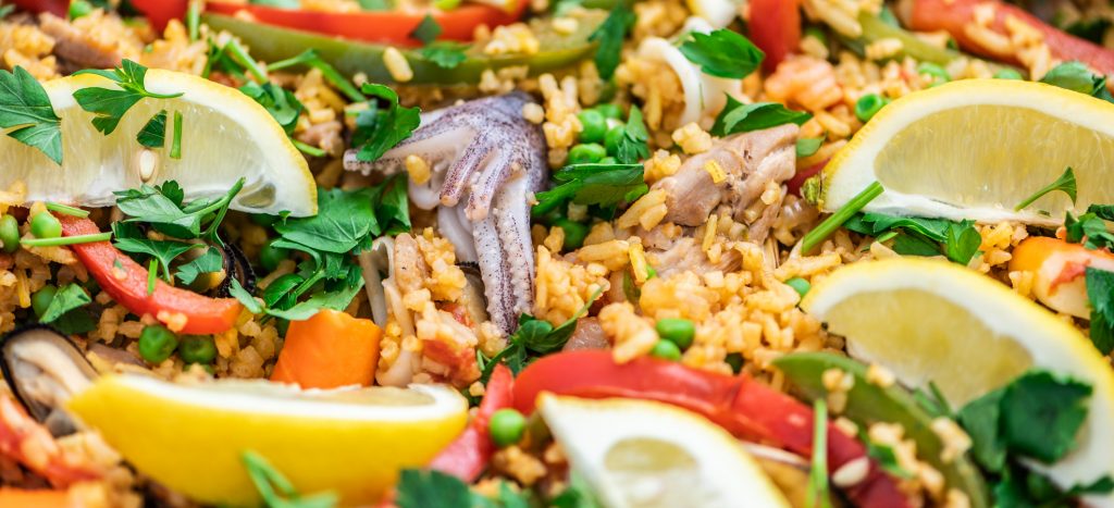 paella mixta met kipdijfilet en zeevruchten