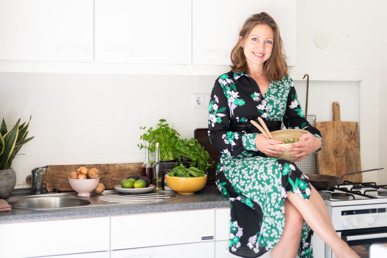 Jennifer in de oude keuken