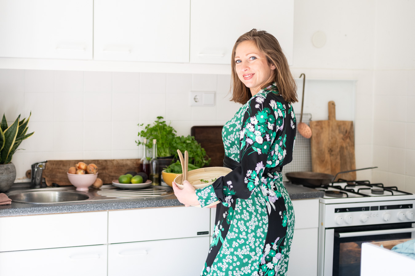 Jennifer in de oude keuken