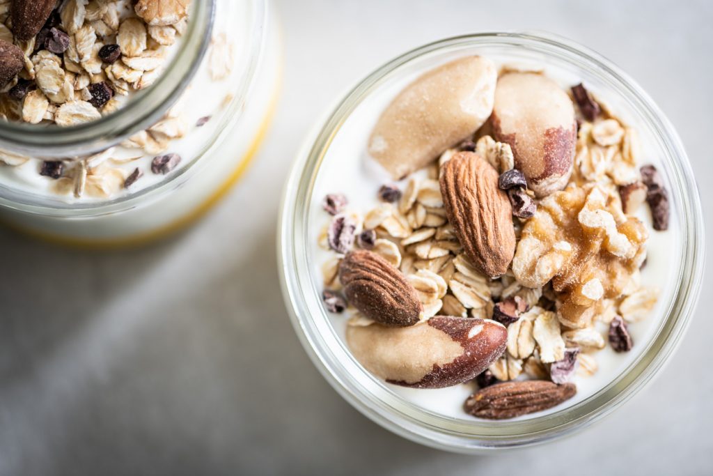 Closeup van Mango yoghurt ontbijt