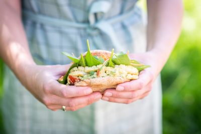 volkoren pitabroodje met gegrilde bloemkool en guacamole