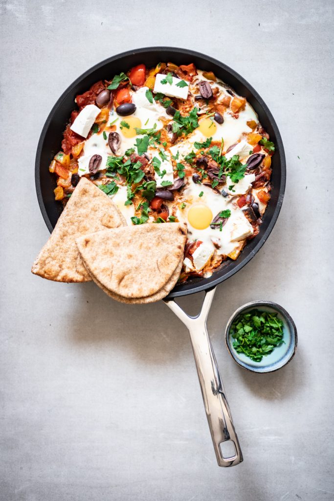 shakshuka met feta en zwarte olijven