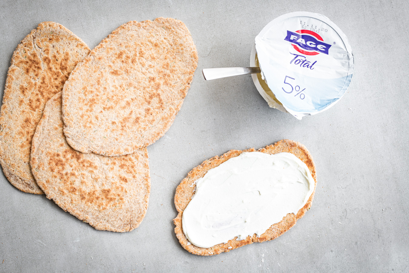 naanbrood met FAGE Total 5% yoghurt