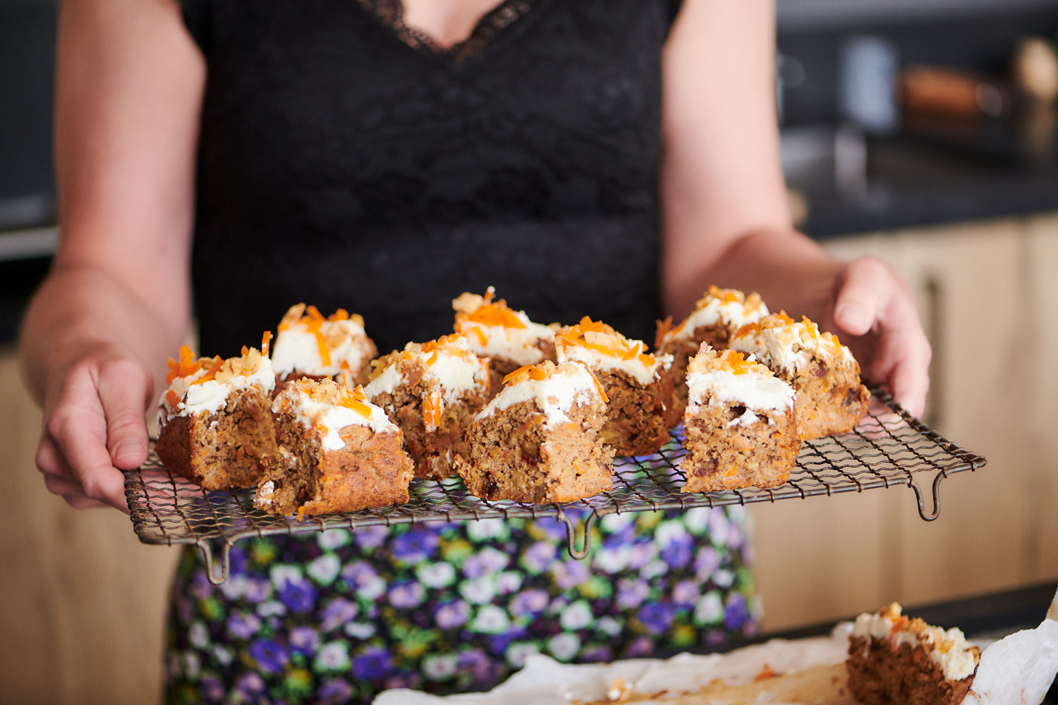 carrotcake serveren als petit fours