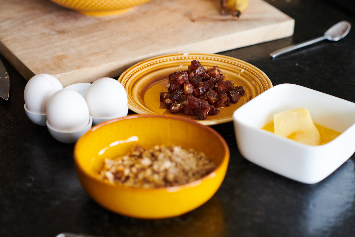 Het beslag voor carrotcake met minder suiker maken