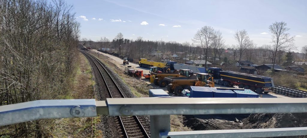 Masser af maskiner ved Voerbjerglund i gang med anlæggelse af ekstra spor