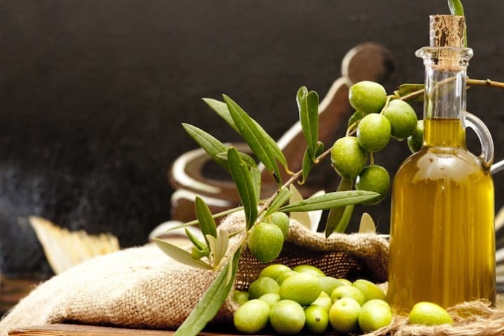 8 Fenomenale Helsefordeler Ved å Spise Olivenolje | Er Olivenolje sunt?