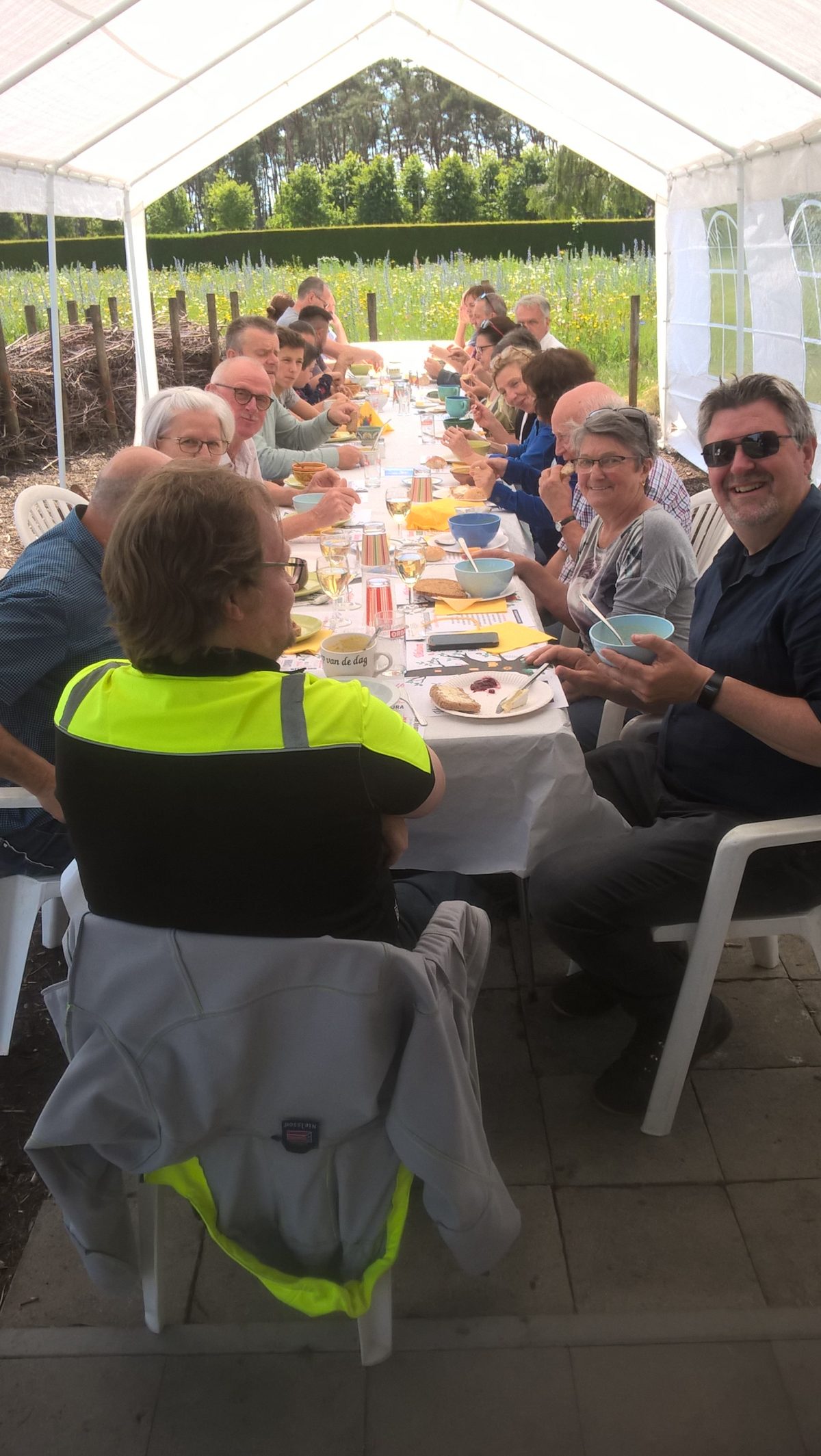 ﻿VZW De Tandem aan de Langste eettafel in Vredeshofkes