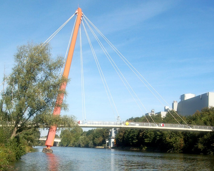 Afbeelding met buiten, water, lucht, boom

Automatisch gegenereerde beschrijving