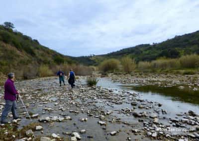 Ribeira do Alportel, wandelaars, oversteek, vallei