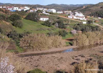 Wandelroute Tavira Carriços aan de rivier in de groene heuvels