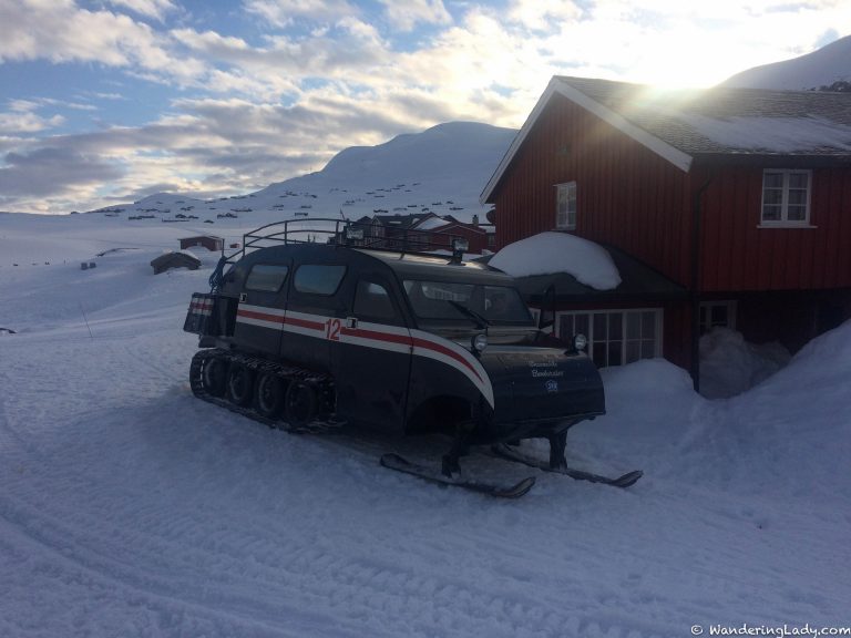 Skiing around Eidsbugarden