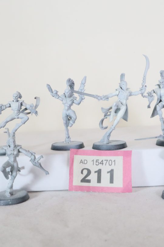 Harlequin Troupe magnetised arms