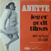 Anette – Jeg Er Godt Tilpas / Der Er Kys Til Alle.