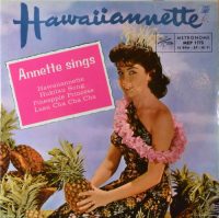 Hawaiiannette – Annette sings.