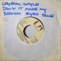 Crystal Gayle – Don’t It Make My Brown Eyes Blue.