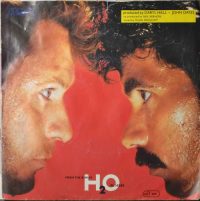 Daryl Hall & John Oates – Maneater.