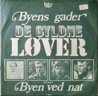 De Gyldne Løver – Byens Gader/Byen ved Nat.